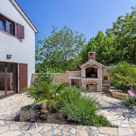 Boutique With Pool In *