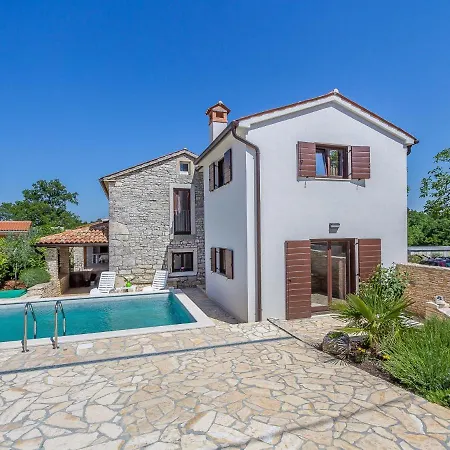 Boutique With Pool In Peresiji