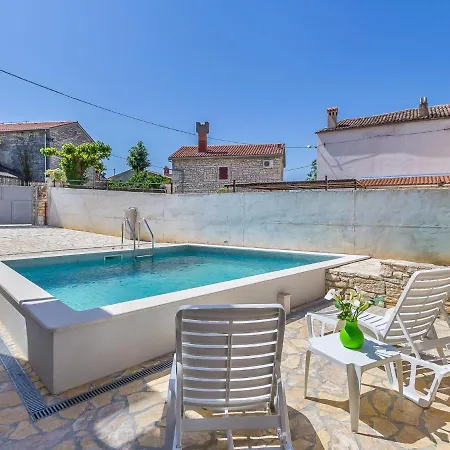 Boutique With Pool In Peresiji