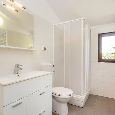 Boutique With Pool In Villa *