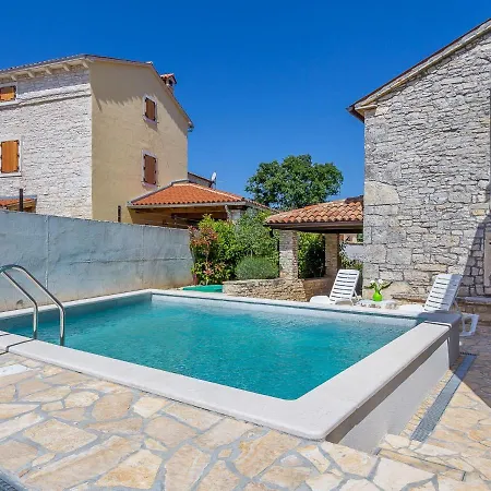 Boutique With Pool In Villa