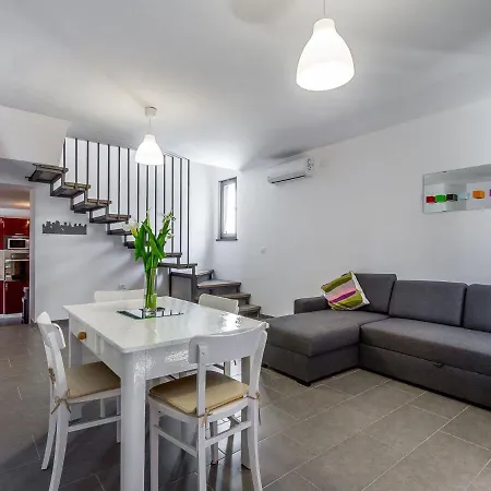 Boutique With Pool In Peresiji